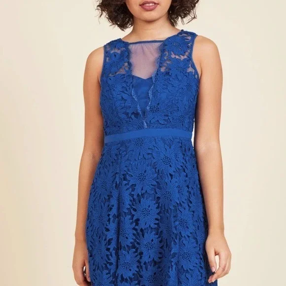 NEW WITH TAGS Sz 16 Adrianna Papell Blue Floral Lace Dress